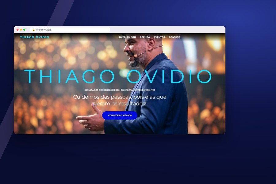 Site do palestrante Thiago Ovídio no computador